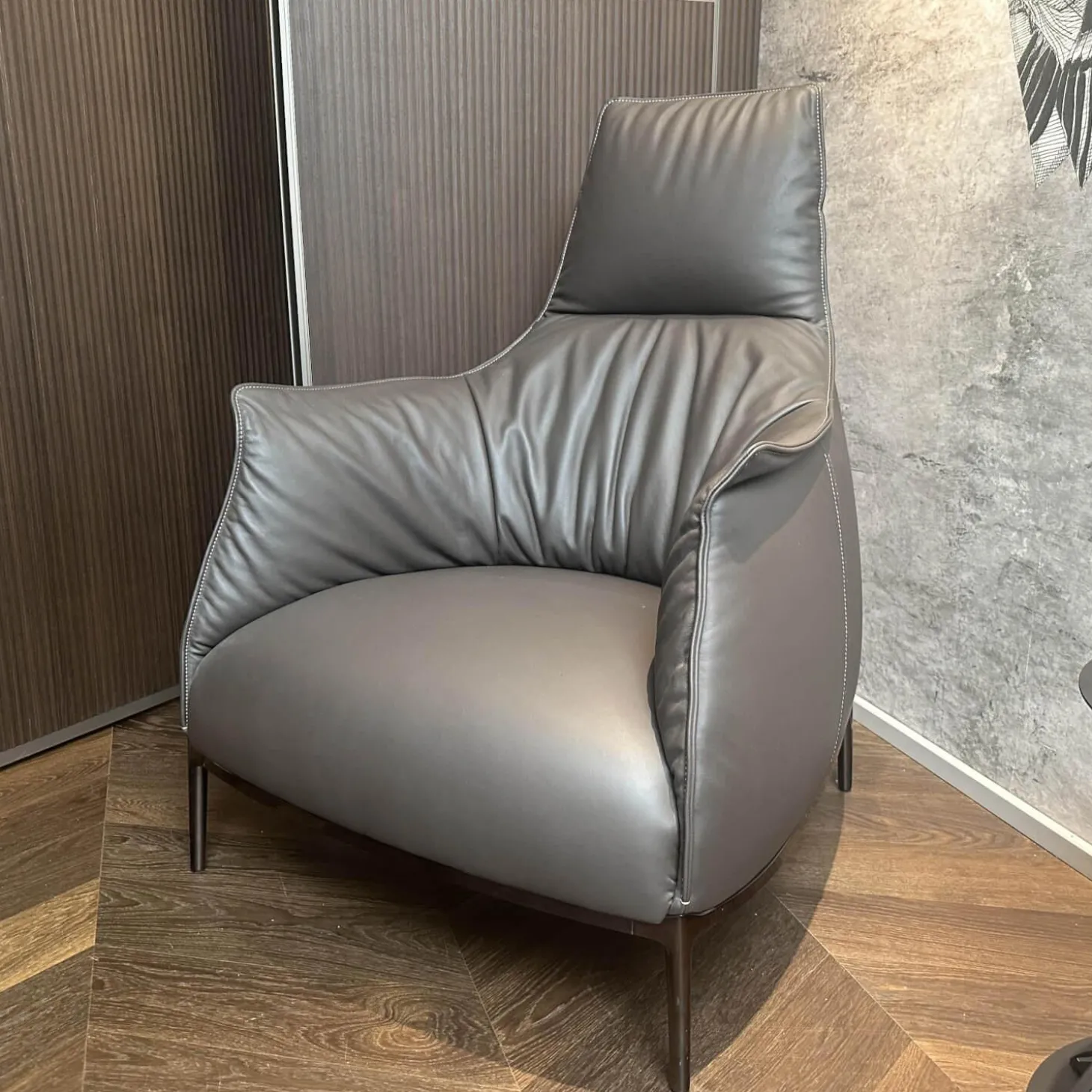 Sessel Archibald A Highback Leder Pelle Soul Ray Grau Füße Nickel Brüniert Schwarz Glänzend