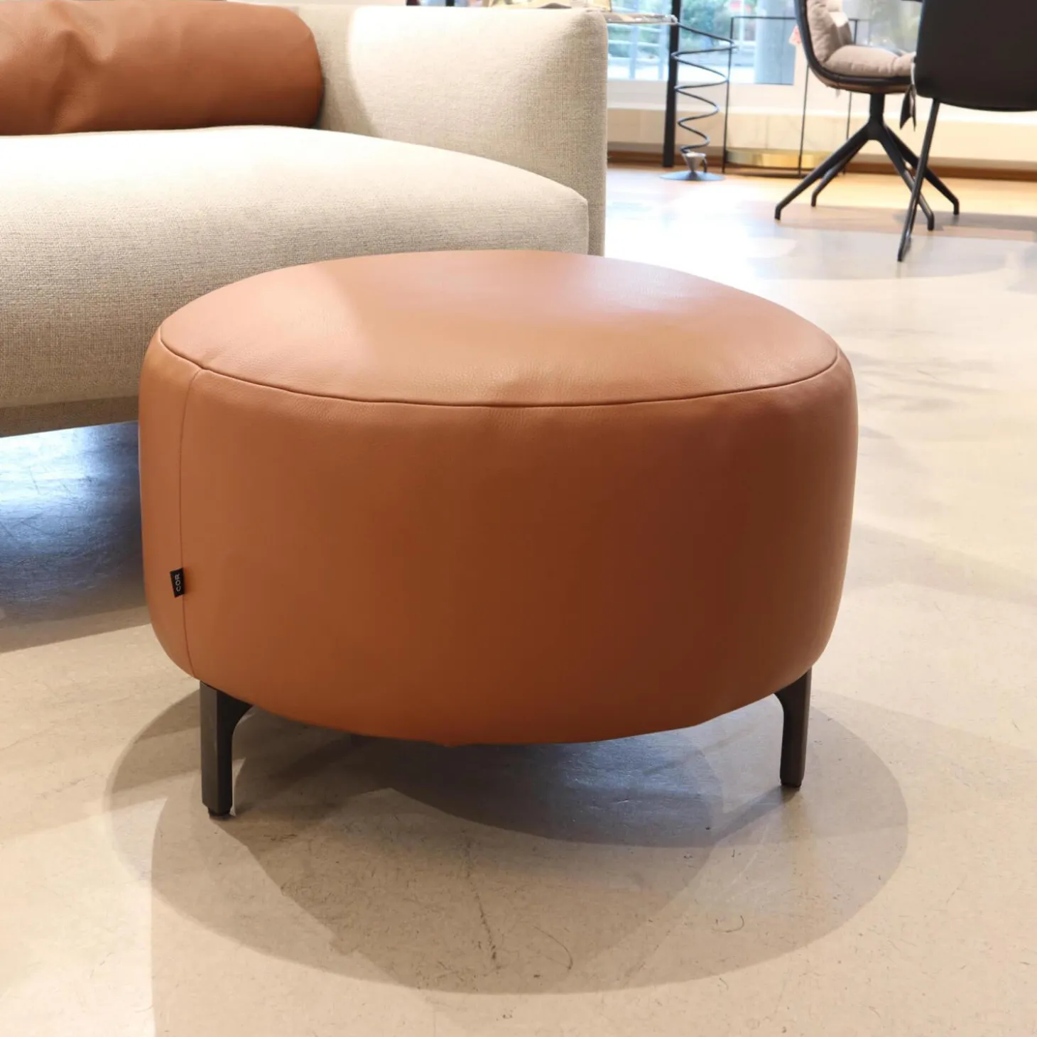 Sessel Avalanche Stoff 8311 Muschel Beige Hocker Leder 249 Cognac Braun Fuß F01 Feinstruktur Schwarz mit Hocker