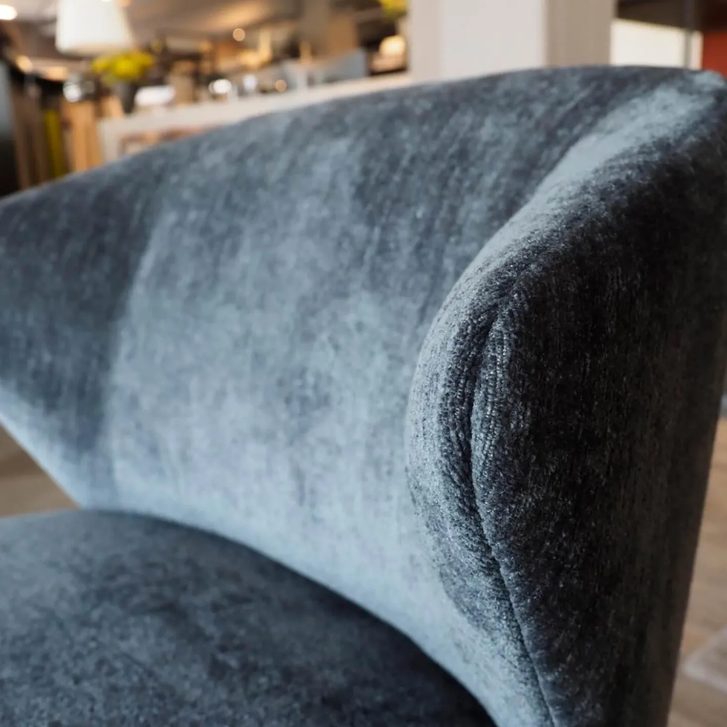 Sessel Back Me Up Salon Stoff Miller Grau-Blau Gestell Esche Carbon Schwarz