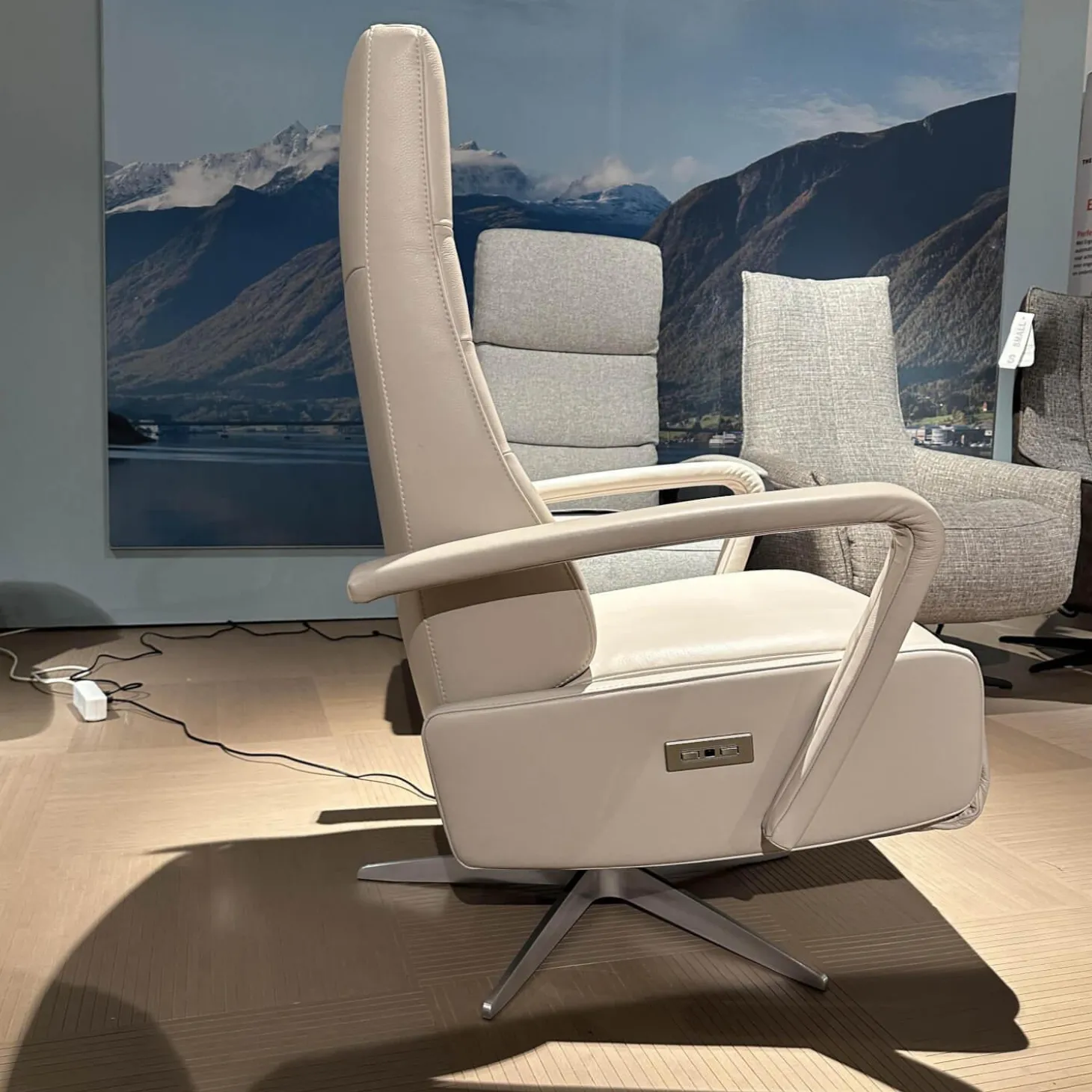 Sessel Best Choice Drenthe Small Bezug Leder Polo 1027 Weiß Creme Gestell X 60 Chrom Gebürstet Elektrisch Verstellbar 2 Motoren