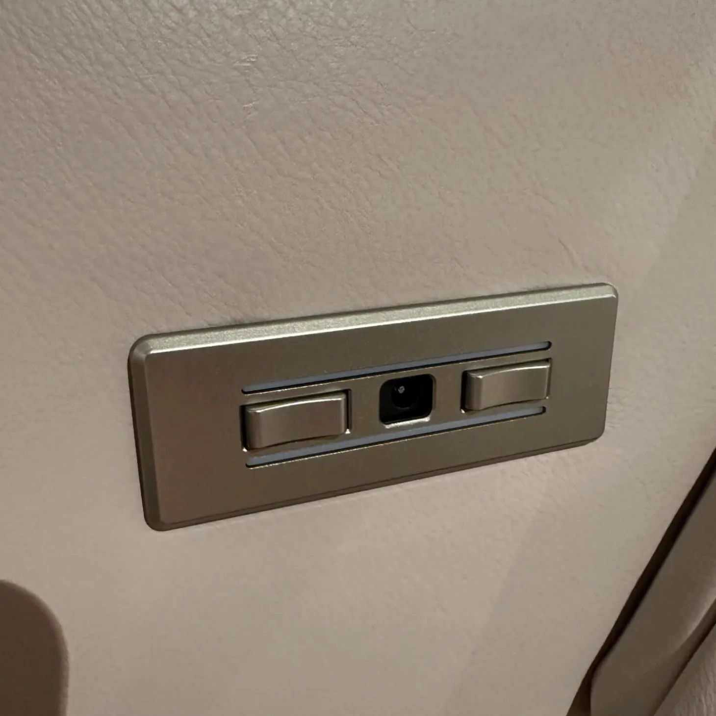 Sessel Best Choice Drenthe Small Bezug Leder Polo 1027 Weiß Creme Gestell X 60 Chrom Gebürstet Elektrisch Verstellbar 2 Motoren