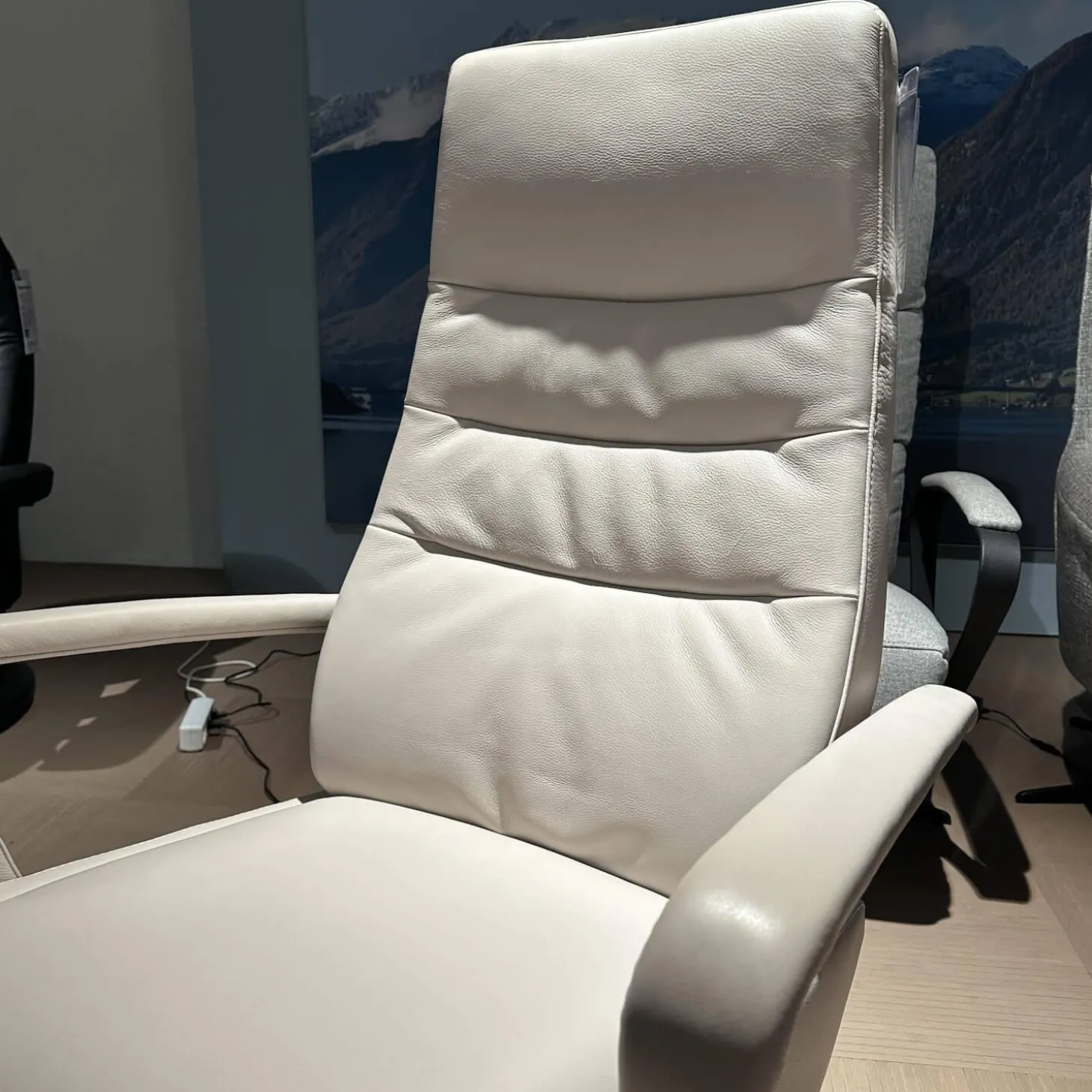 Sessel Best Choice Drenthe Small Bezug Leder Polo 1027 Weiß Creme Gestell X 60 Chrom Gebürstet Elektrisch Verstellbar 2 Motoren