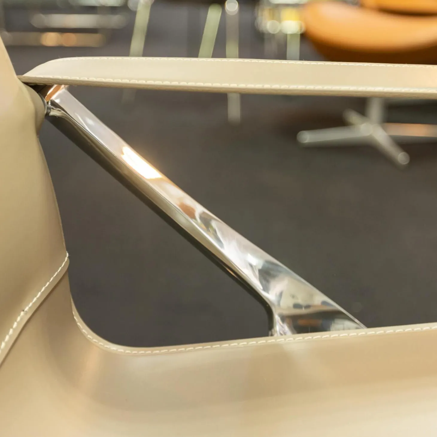 Sessel Beverly 14 Kernleder Tortora 1121280 Rahmen Aluminium