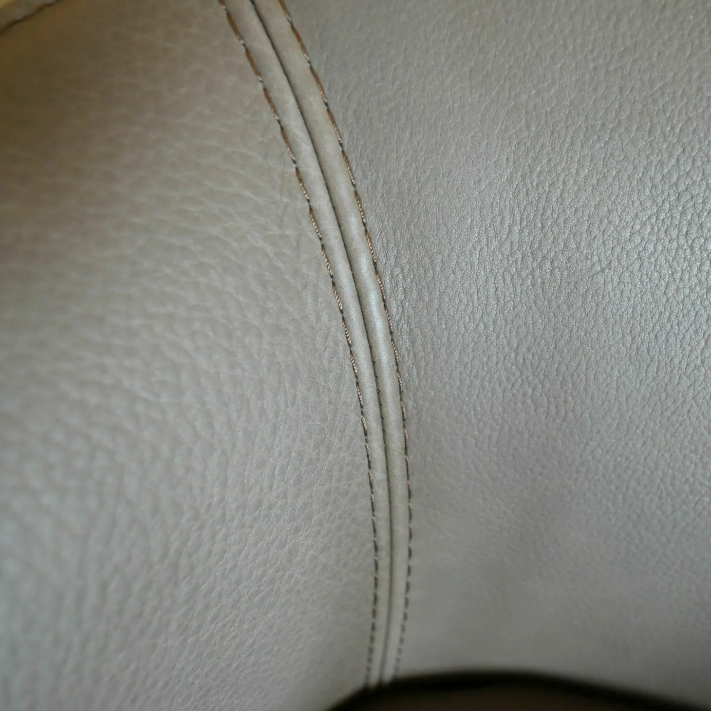 Sessel Boheme Leder Taupe Braun Gestell Schwarz