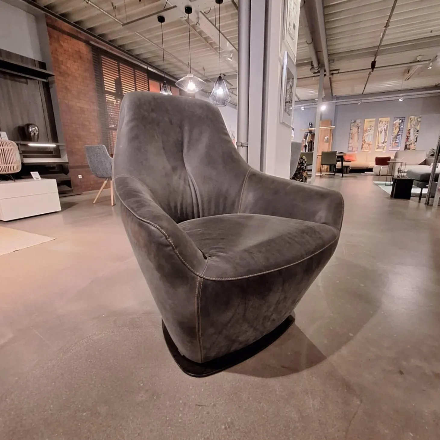 Sessel Cantate Bezug Leder Danza 315 Mirage Grau Stahlfuß Epoxy E2200 Nuit Grau Garnfarbe 899 Ocker Braun