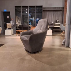 Sessel Cantate Bezug Leder Danza 315 Mirage Grau Stahlfuß Epoxy E2200 Nuit Grau Garnfarbe 899 Ocker Braun