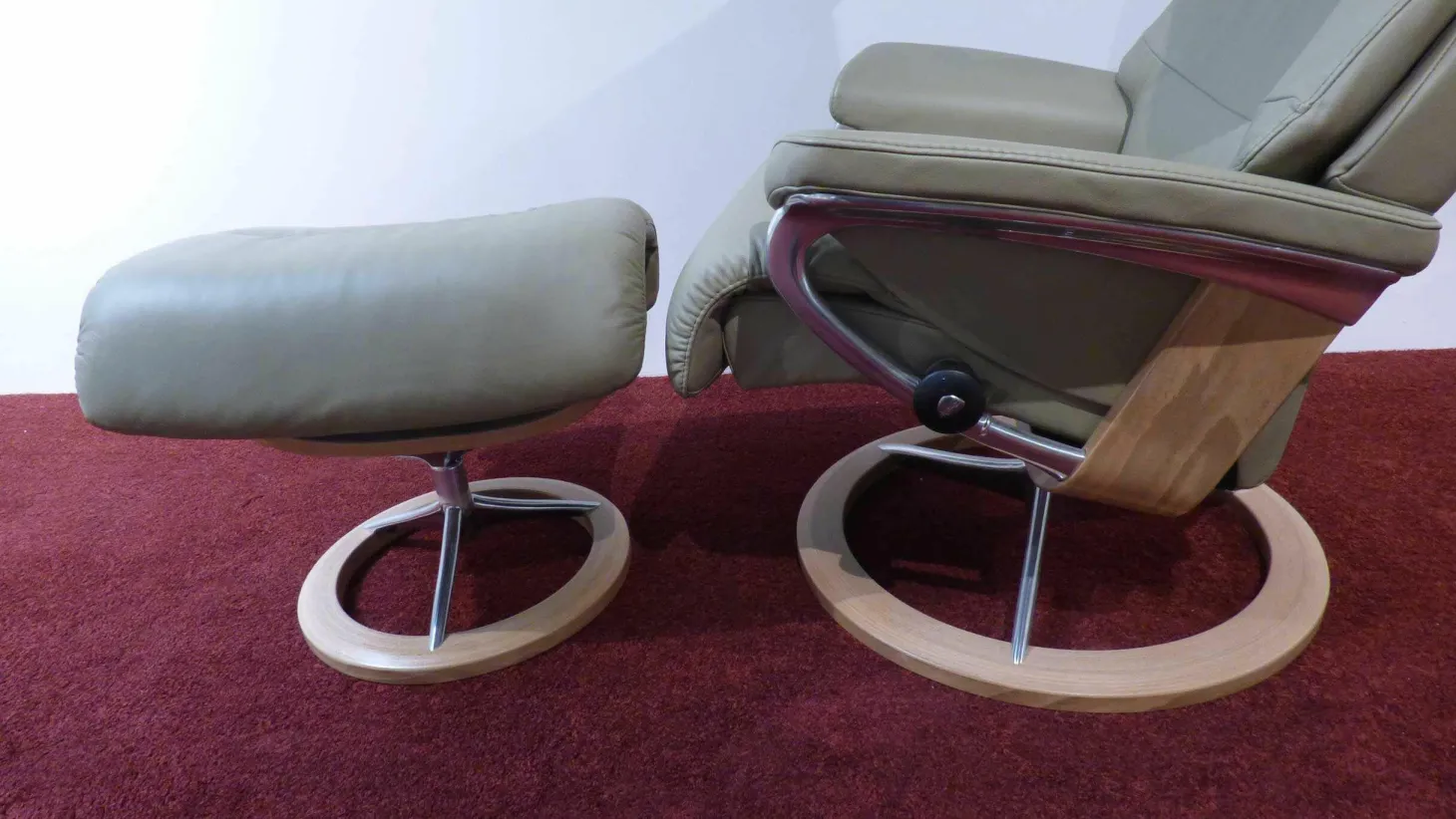 Sessel Capri S Leder Grün Paloma Signature mit Hocker