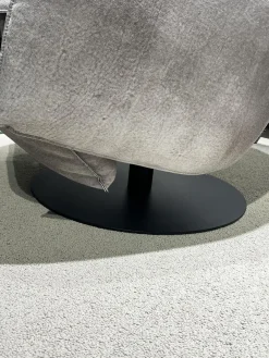 Sessel Charles Leder Crazy Nubuk Beige Grau 2510 41 Platte Rund Schwarz Matt Pulverbeschichtet Inklusive Nackenkissen