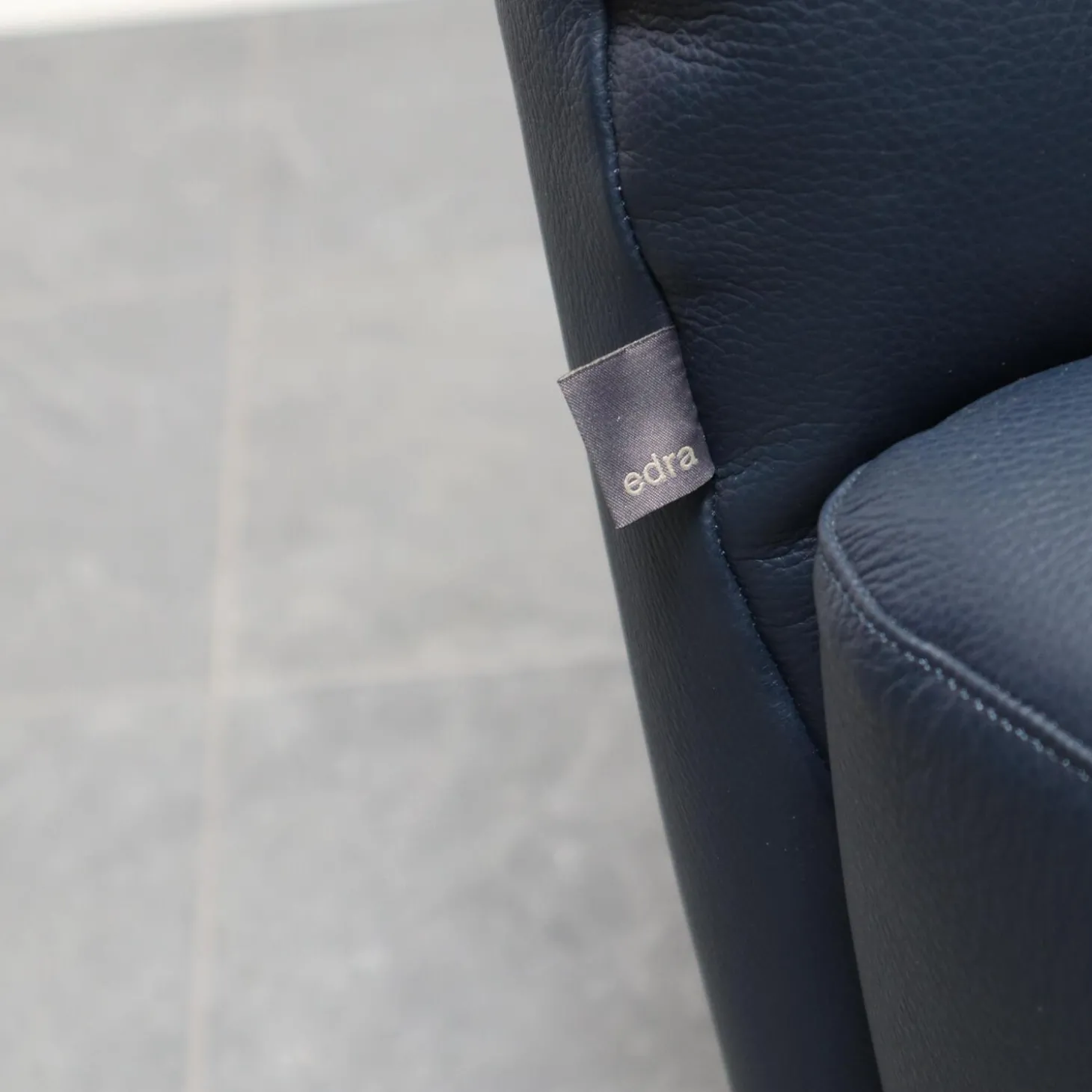 Sessel Chiara Bezug Leder P 9165 78 Dunkelblau Drehgestell Metall Verchromt