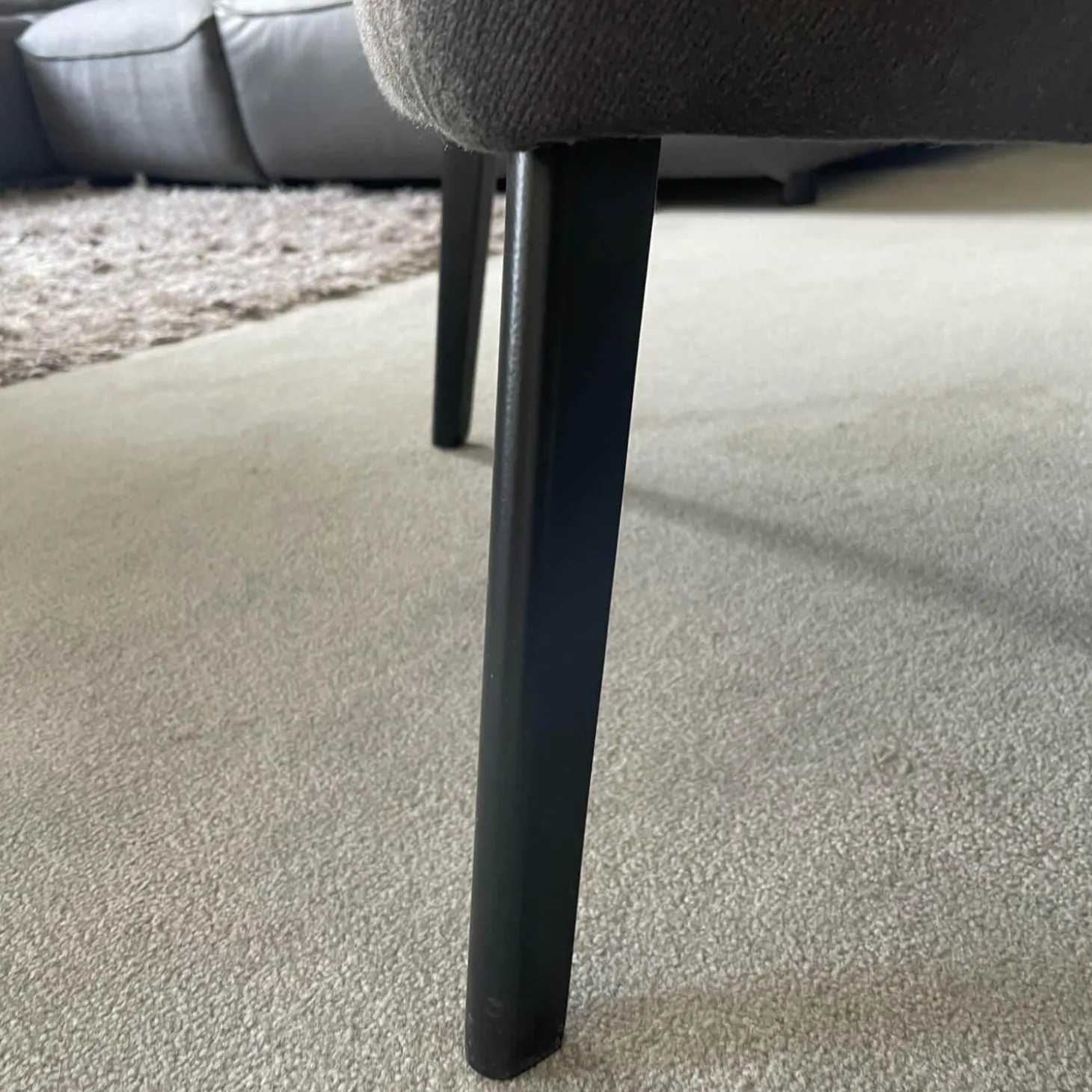 Sessel CK280.15 Lilou Stoff Casanova 026 Darktaupe Fuß Schwarz Gepulvert