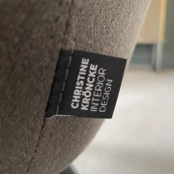 Sessel CK280.15 Lilou Stoff Casanova 026 Darktaupe Fuß Schwarz Gepulvert