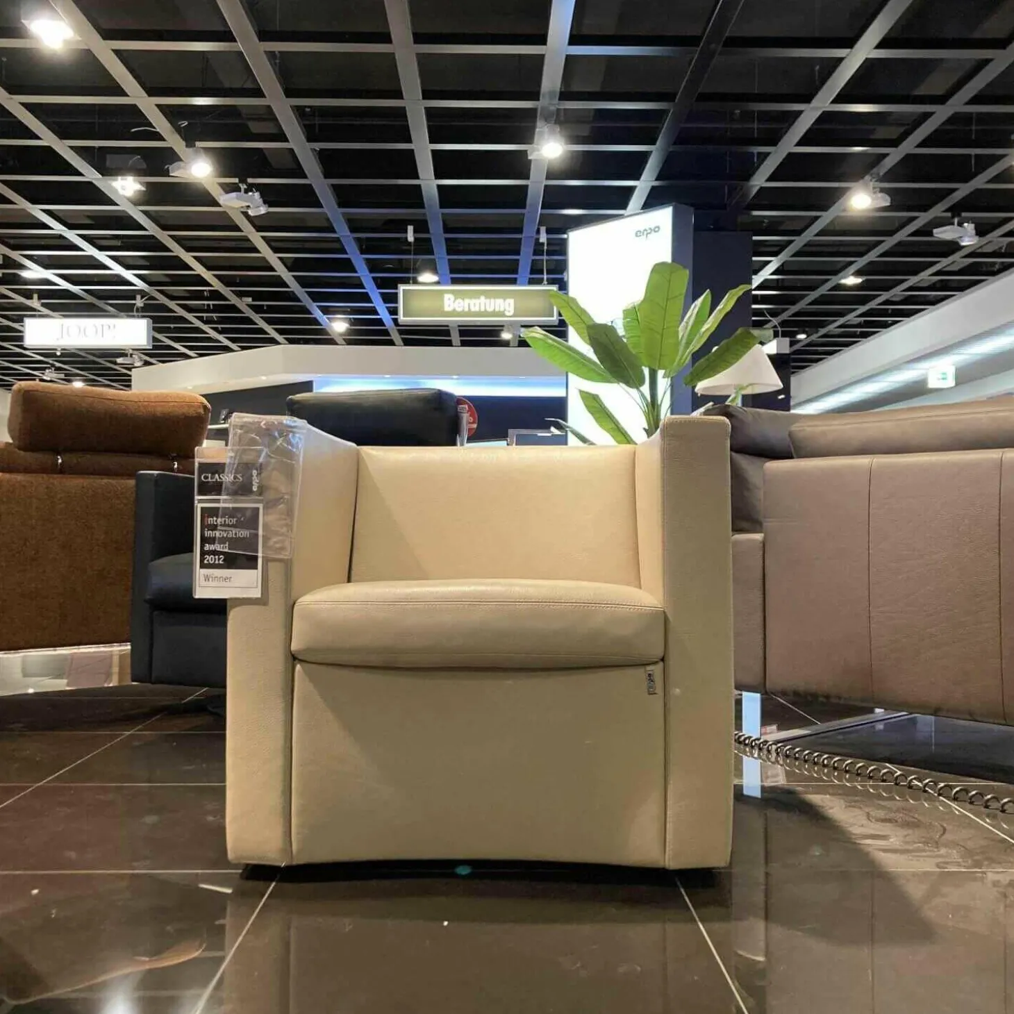 Sessel Cl 142.15 Leder 43.400 Stone Drehteller mit Rückholfeder