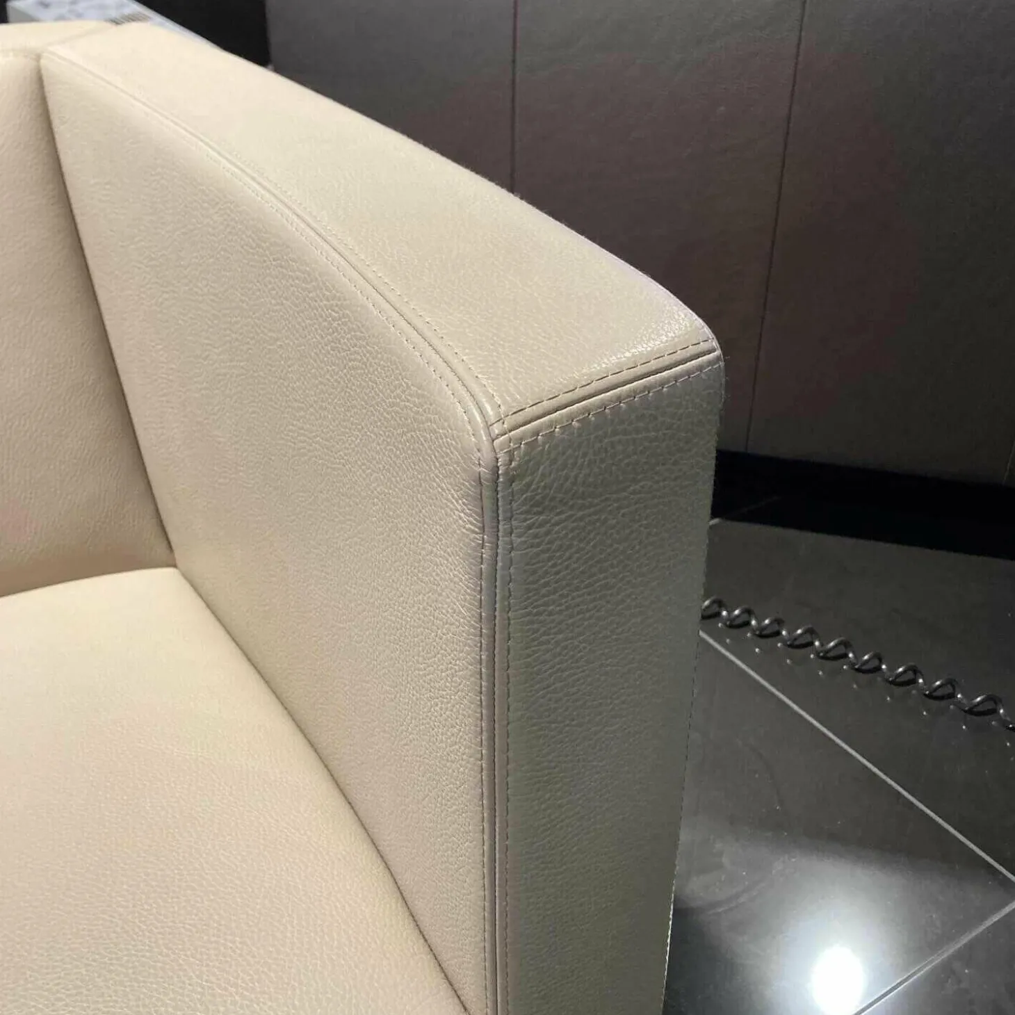 Sessel Cl 142.15 Leder 43.400 Stone Drehteller mit Rückholfeder