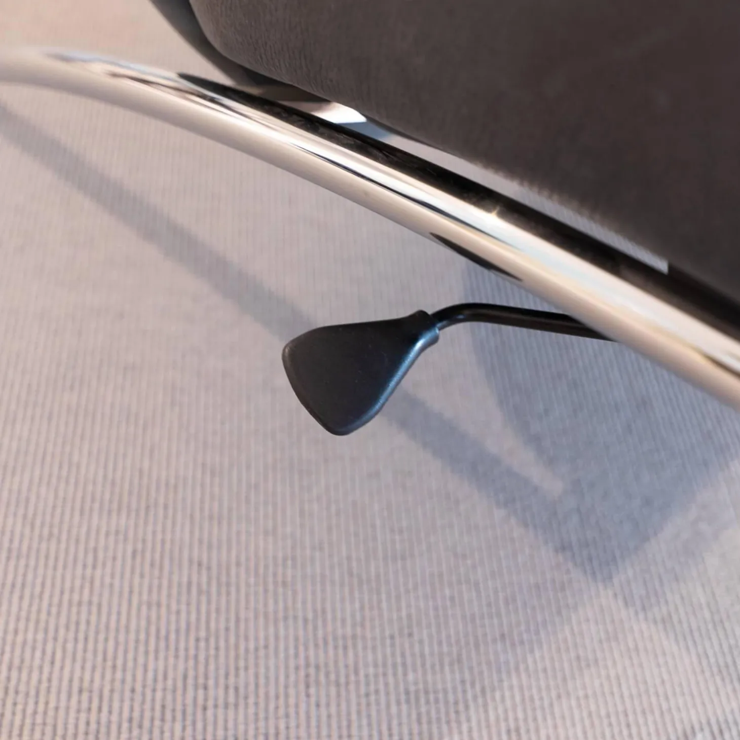 Sessel Curve Leder Yava Vulcano Kat. 2 Gestell Metall