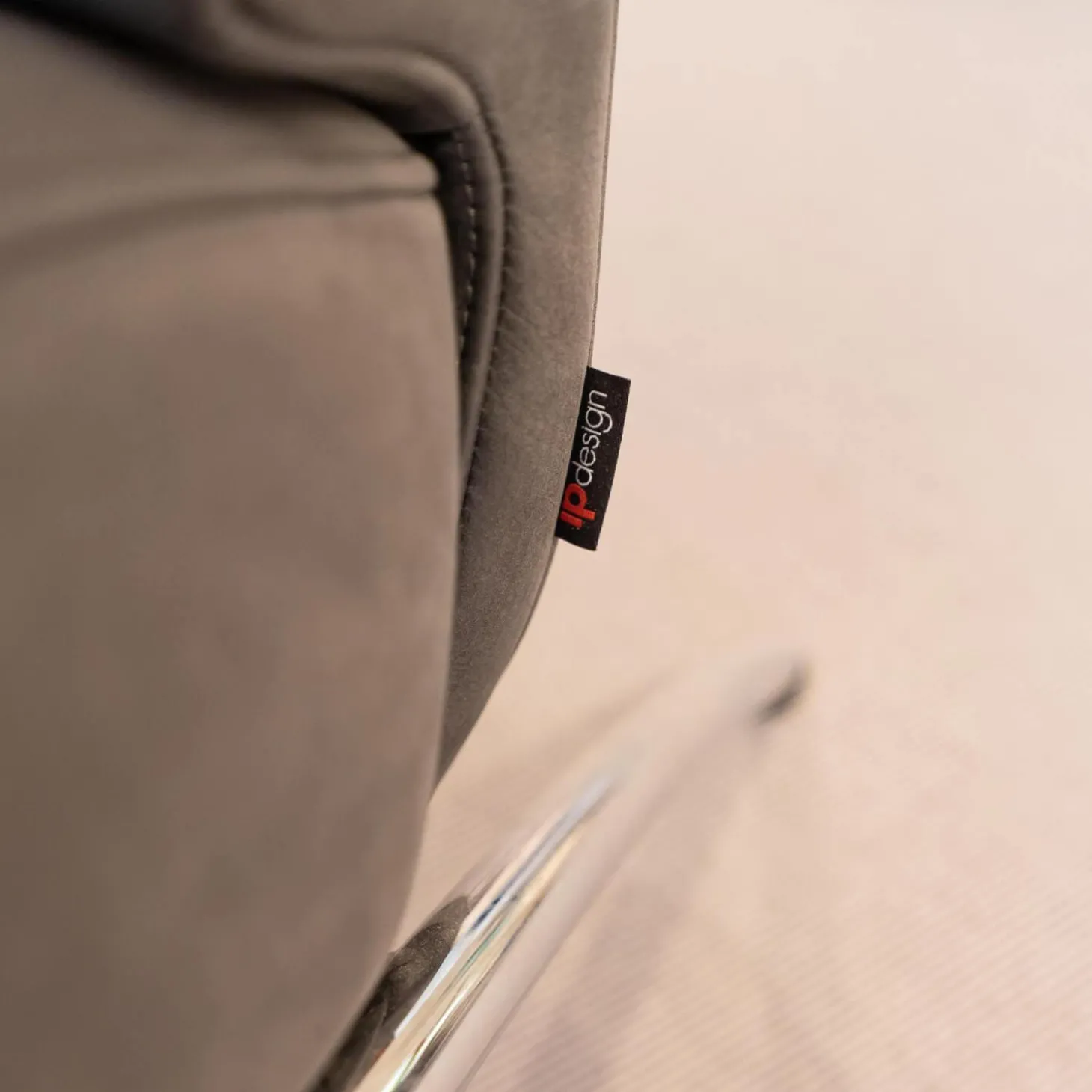 Sessel Curve Leder Yava Vulcano Kat. 2 Gestell Metall