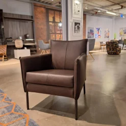 Sessel Dalia Bezug Leder Timber LT0309 Cioccolate Schwarz Gestell Rundrohr Fein Struktur 100 Kohl Schwarz