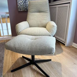 Sessel Daron Bezug Korpus Leder Normandie Torf Braun Kissen Stoff Queen 1775-232 Grau Gestell Bronze Matt mit Hocker