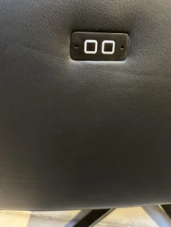 Sessel Dave Leder Normandie Schwarz Gestell Sternfuß Schwarz Matt Motorisch Verstellbar