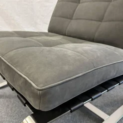 Sessel Delaunay Quilt Nubukleder 11 Carbone Grau Kernledergurte Schwarz Gestell Glänzend Chrom