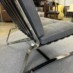 Sessel Delaunay Quilt Nubukleder 11 Carbone Grau Kernledergurte Schwarz Gestell Glänzend Chrom
