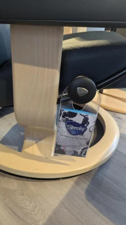 Sessel Dover Leder Batick 093 Atlantic Blue 73 Grau Gestell Holz Whitewash 12 Mit Hocker