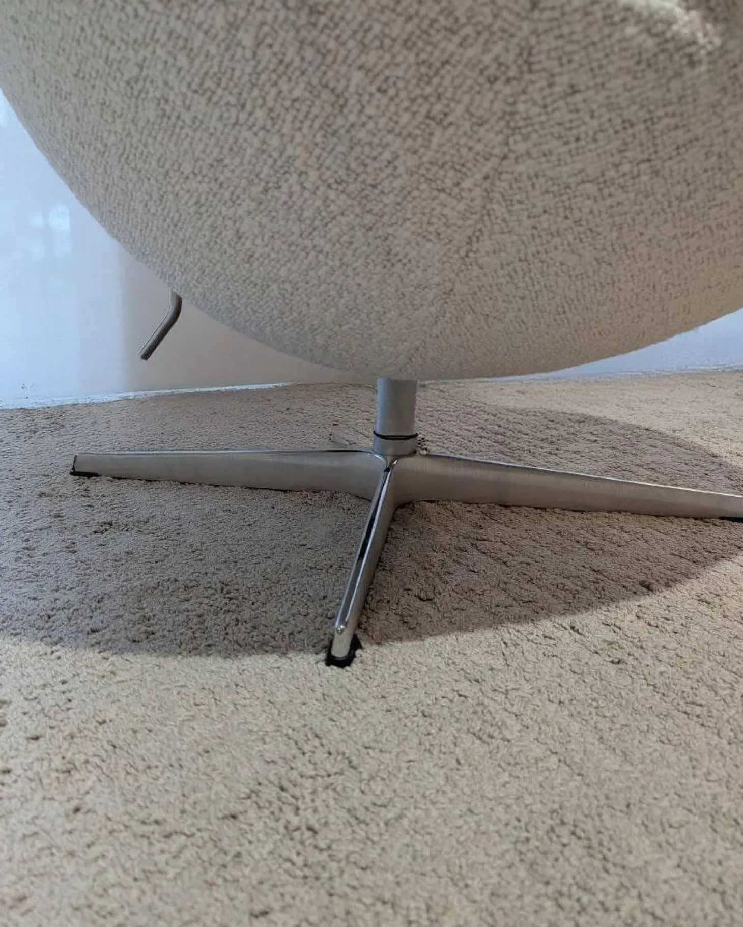 Sessel Egg Chair Stoff Karakorum Ecumee 007 Weiß Kreuzfuß Aluminium