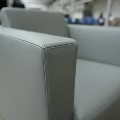 Sessel Elton 407 Bezug Leder Congress 1440 Marram Mit Sockel Und Rollen