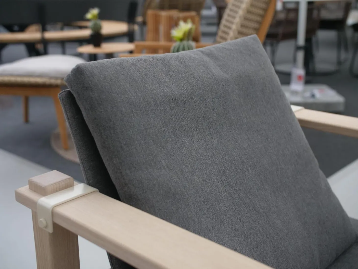 Sessel Farmer Stoff 5091 Mittelgrau Gestell Eiche Natur Geölt Inklusive Tisch