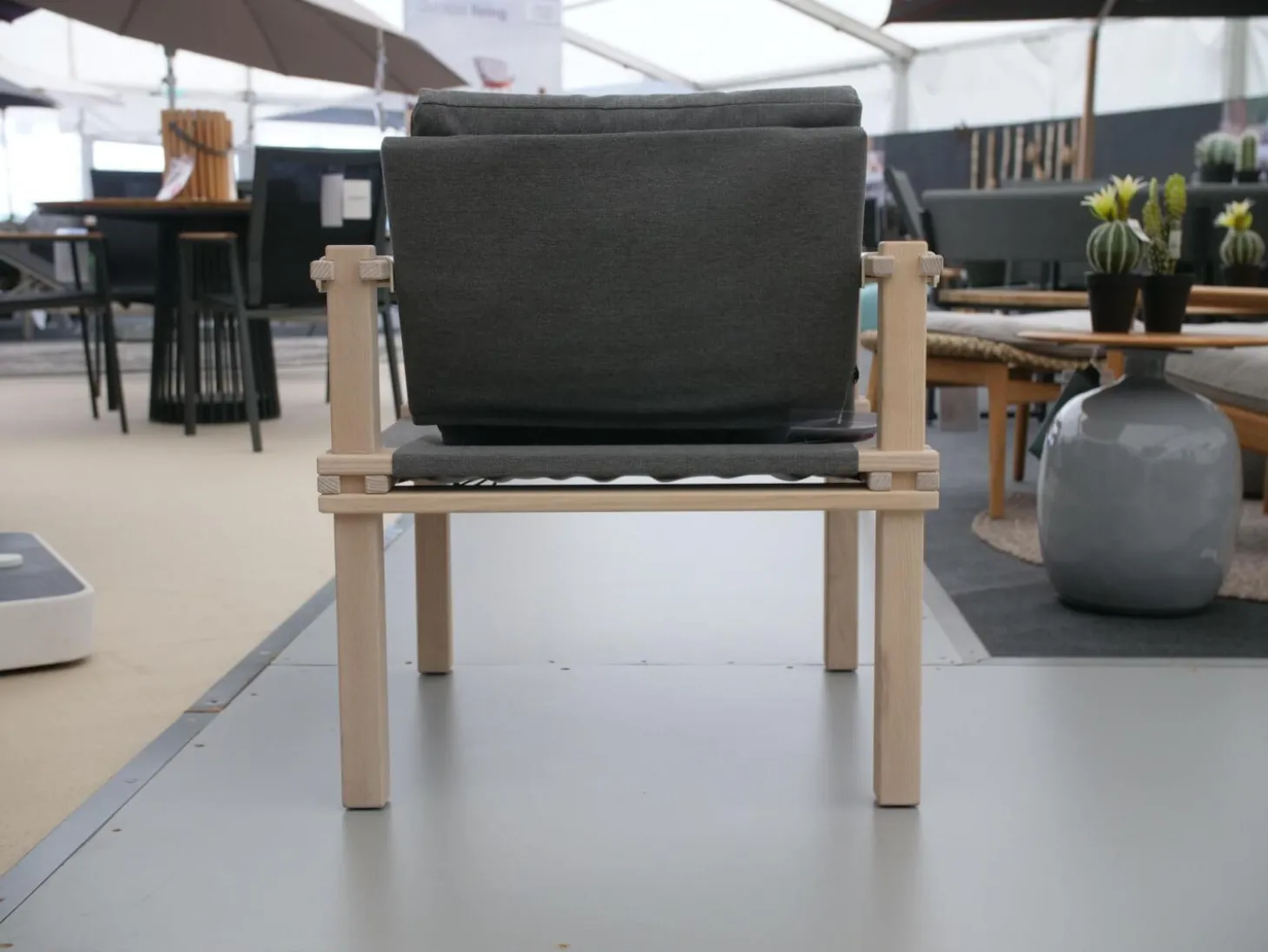 Sessel Farmer Stoff 5091 Mittelgrau Gestell Eiche Natur Geölt Inklusive Tisch