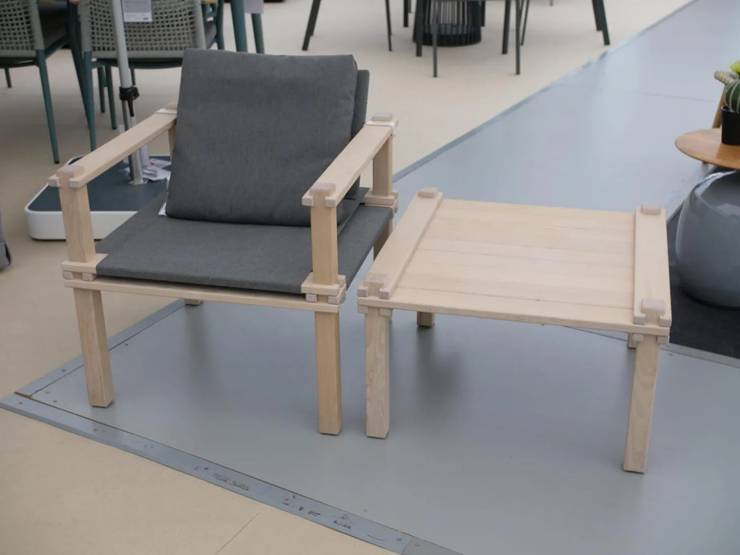 Sessel Farmer Stoff 5091 Mittelgrau Gestell Eiche Natur Geölt Inklusive Tisch