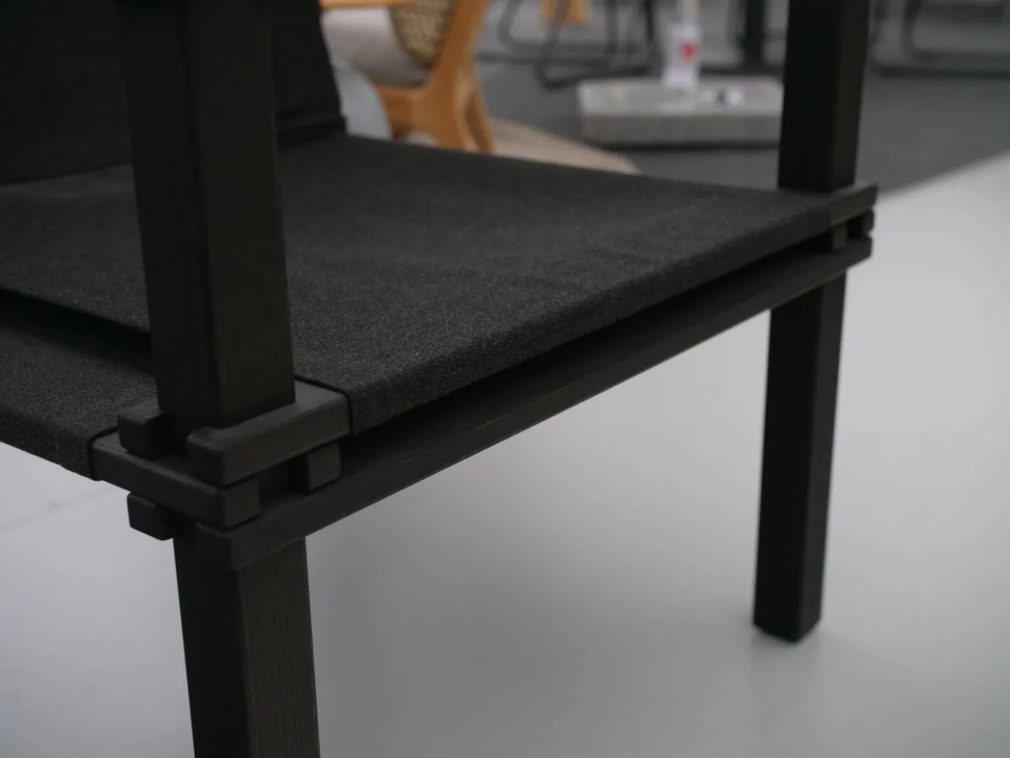 Sessel Farmer Stoff 5094 Schwarz Gestell Esche Schwarz Geölt