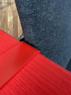 Sessel Farmer Stoff 5094 Schwarz Gestell Esche Geölt Pulver Rot P150 Mit Kunststoffgleitern Inklusive Tisch