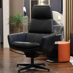 Sessel Faye Casual Lounge Leder Sauvage 8105 Schwarz Gestell Metall Schwarz M02 Mit Kunststoffgleitern Inklusive Hocker