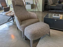 Sessel Febo Bergere Stoff Solaris Braun mit Hocker