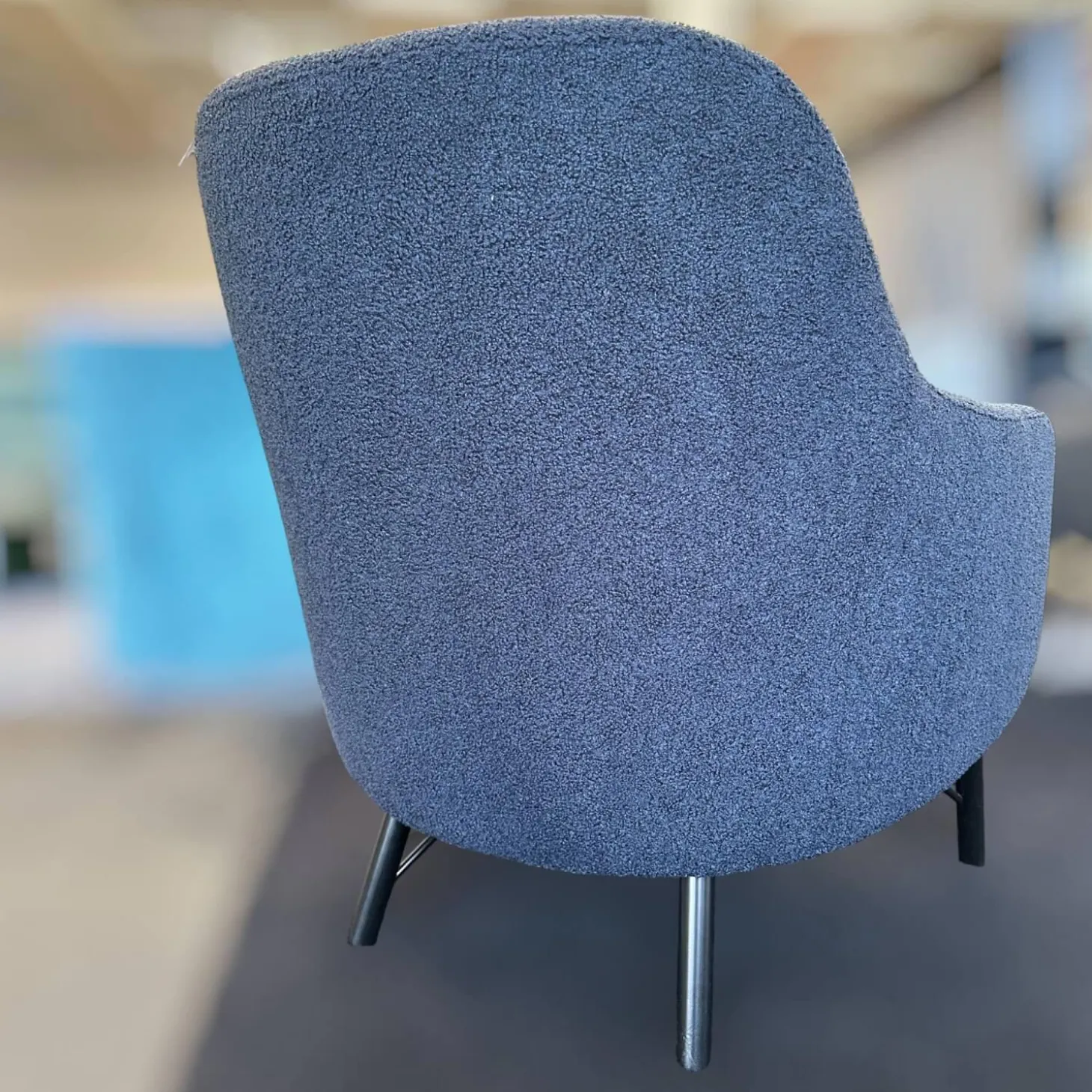 Sessel Flow Bezug Chivasso Dunkelblau Füße Esche