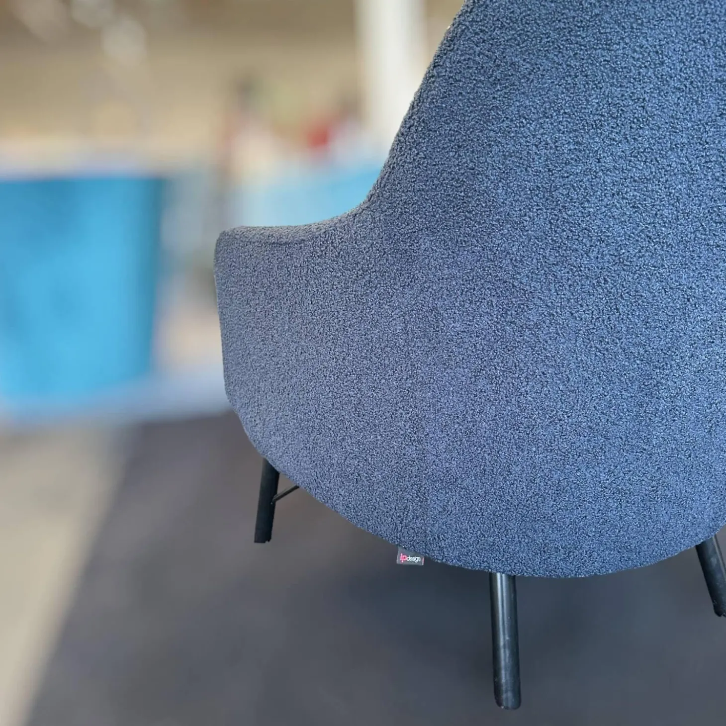 Sessel Flow Bezug Chivasso Dunkelblau Füße Esche