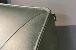 Sessel Freistil 132 Nappa Leder 9047 Braungrün Stahl Rundrohrfuß Lackiert RAL 9005 Tiefschwarz Schwarz