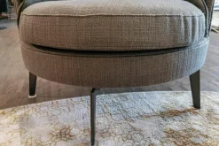 Sessel Guscioalto Light Stoff EBE 1162 Gestell Brüniert Drehbar mit Nackenkissen