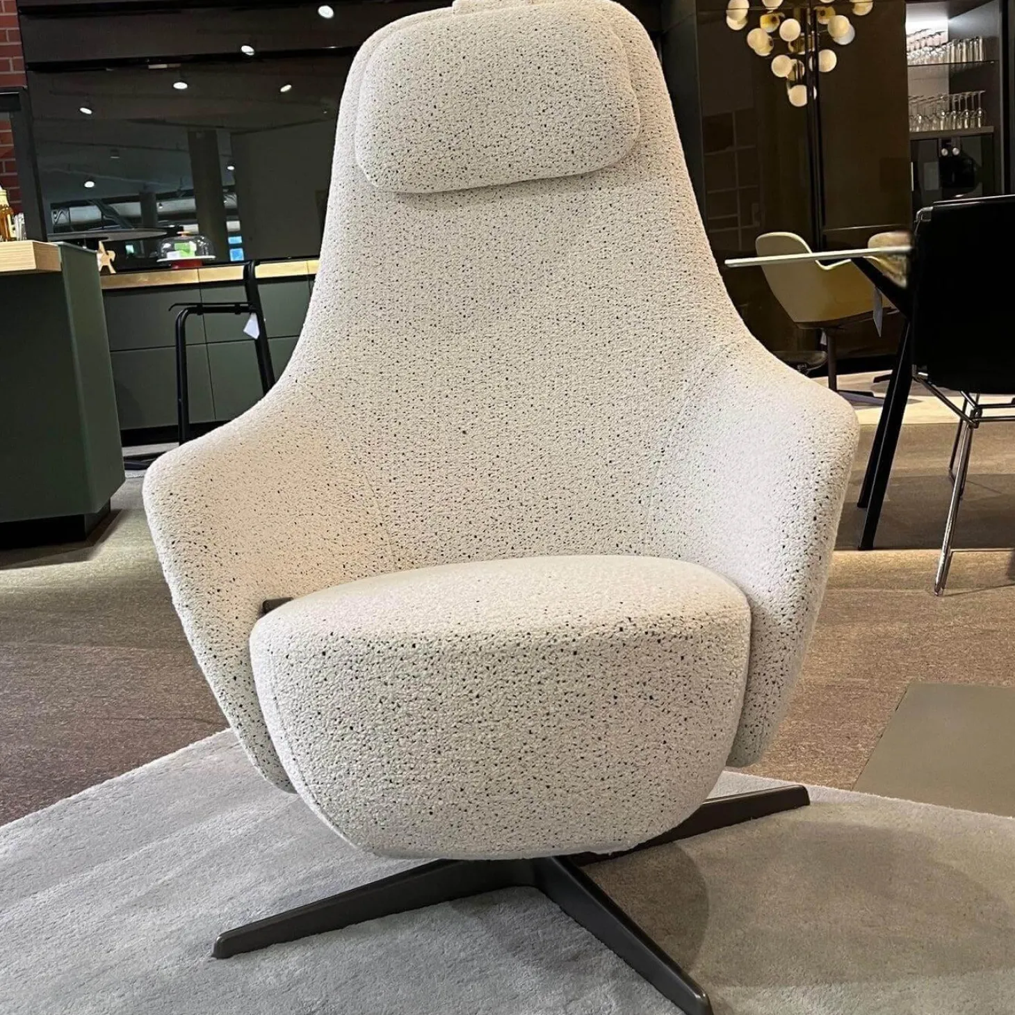 Sessel Harbor Laidback Stoff Sambuco Weiß Gestell Schwarz Pulverbeschichtet Inklusive Hocker