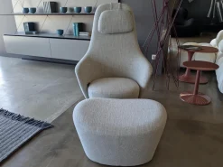 Sessel Harbor Laidback Stoff Lodi Salbeigrün Gestell Bronze mit Hocker