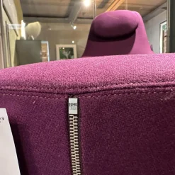 Sessel Harbor Stoff Veilchen Violett Drehgestell Grau Metallisiert Mit Tablett Eiche Schwarz Gebürstet Kopfkissen Und Hocker