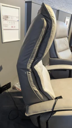 Sessel Hathi Large Leder Cloudy Alu Grau Sternfuß Metall Schwarz Verstellungen 2 Motorisch Mit Herz Waage Inklusive Massagefunktion