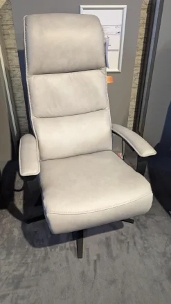 Sessel Hathi Large Leder Cloudy Alu Grau Sternfuß Metall Schwarz Verstellungen 2 Motorisch Mit Herz Waage Inklusive Massagefunktion