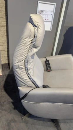 Sessel Hathi Leder Vivre Alu Grau Fuß V4 Edelstahl Mit Verstellung 2 Motorisch Und Aufstehhilfe Sowie Sitz und Rückenheitzung