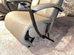 Sessel Henning Leder BelVita Olive 59 Beige Sternfuß Schwarz Inklusive Motorischer Verstellung