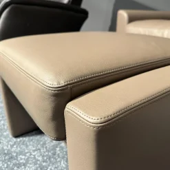 Sessel Hocker Soho Extra Hoch Leder 42 560 Fango Metallkufe Hochglanz Poliert Mit Aufstehhilfe Inklusive Hocker