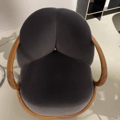 Sessel Hug Stoff Adamo&Eva 107 Antracite Gestell Nussbaumholz Dunkel Gebeizt