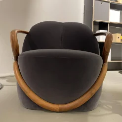 Sessel Hug Stoff Adamo&Eva 107 Antracite Gestell Nussbaumholz Dunkel Gebeizt