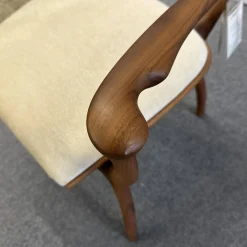 Sessel Hypnos Sitzfläche Stoff Beige Creme Gestell Amerikanischer Nussbaum Massiv