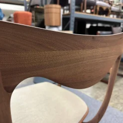 Sessel Hypnos Sitzfläche Stoff Beige Creme Gestell Amerikanischer Nussbaum Massiv